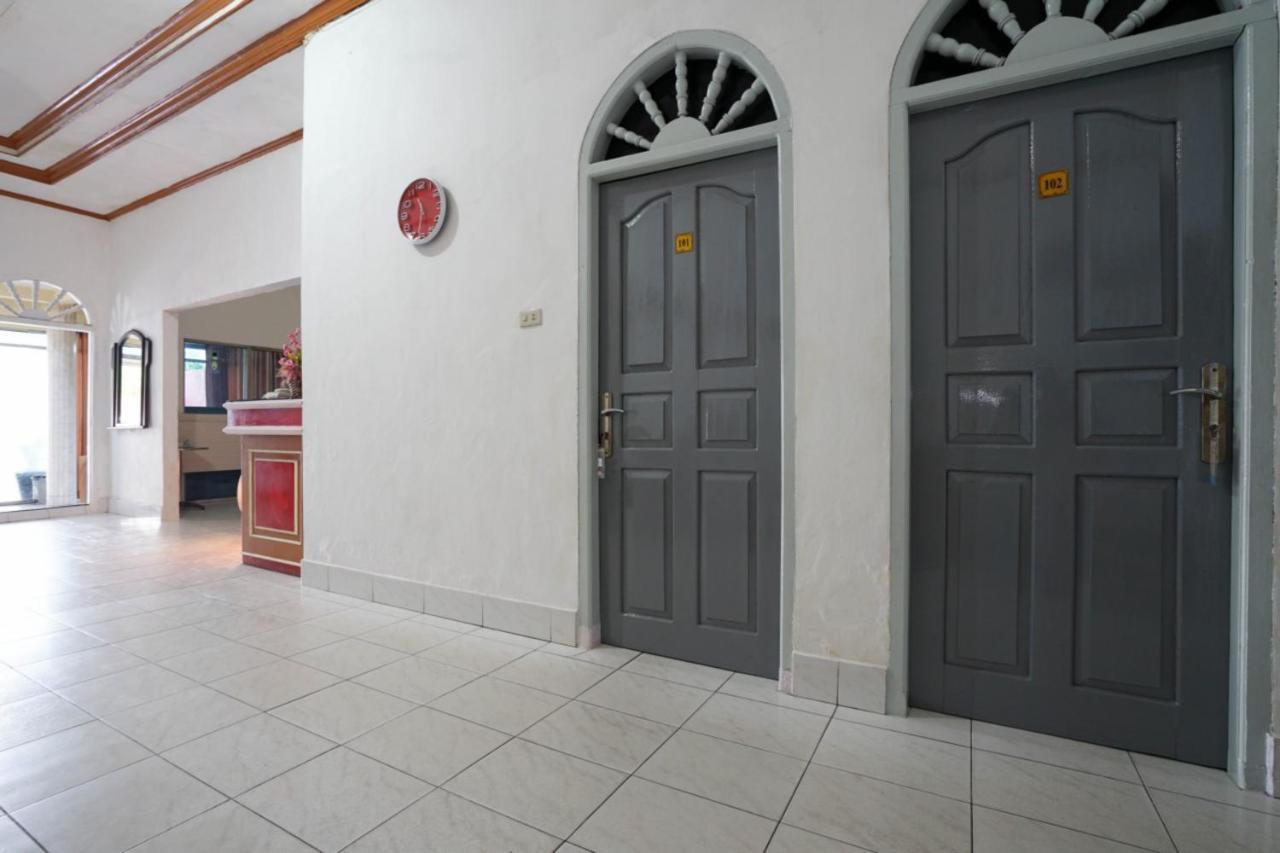 Oyo 2876 Hotel Idayu Palembang Exterior photo