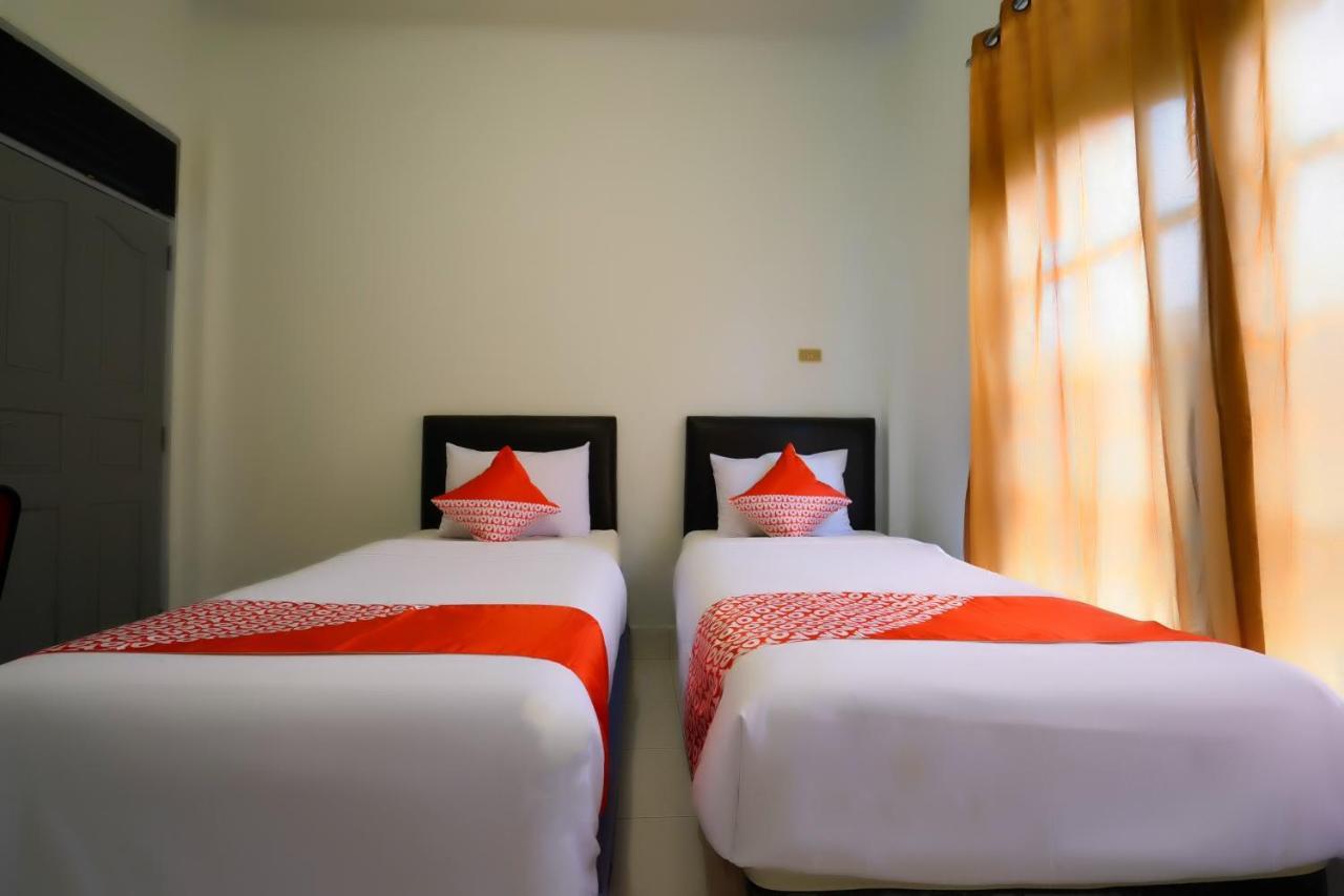 Oyo 2876 Hotel Idayu Palembang Exterior photo