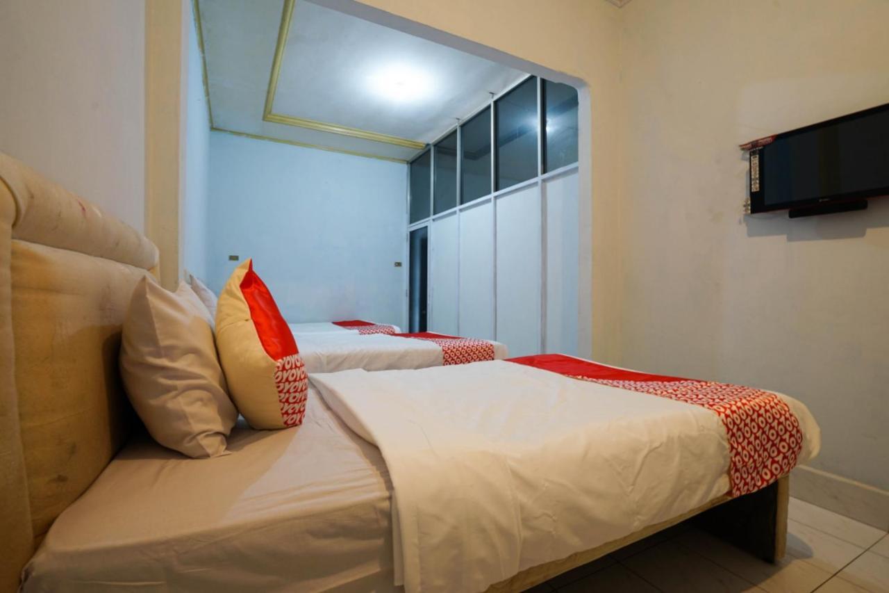 Oyo 2876 Hotel Idayu Palembang Exterior photo